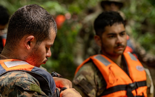 Jungle Operations Training Course - Panama 26-5: Waterborne Operations