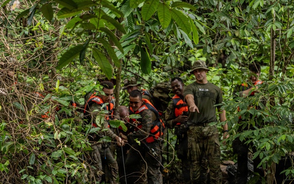 Jungle Operations Training Course - Panama 26-5: Waterborne Operations