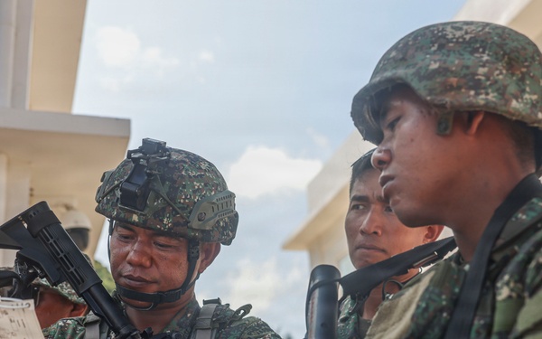 Balikatan 2026: 3rd LCT, Philippine Marines exchange life-saving skills