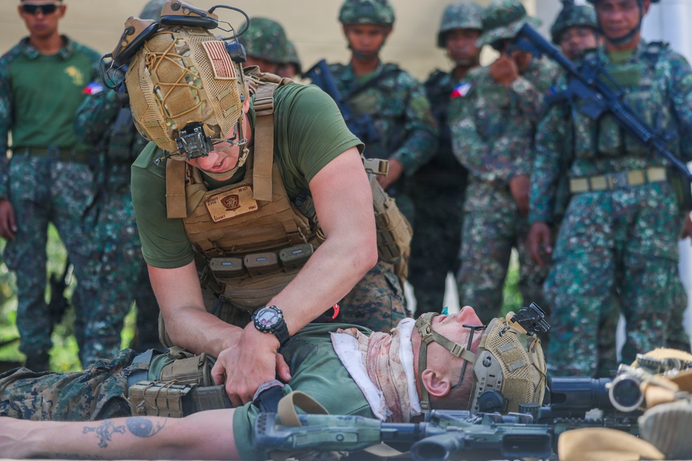 Balikatan 2026: 3rd LCT, Philippine Marines exchange life-saving skills