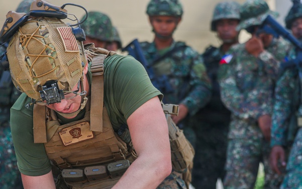 Balikatan 2026: 3rd LCT, Philippine Marines exchange life-saving skills