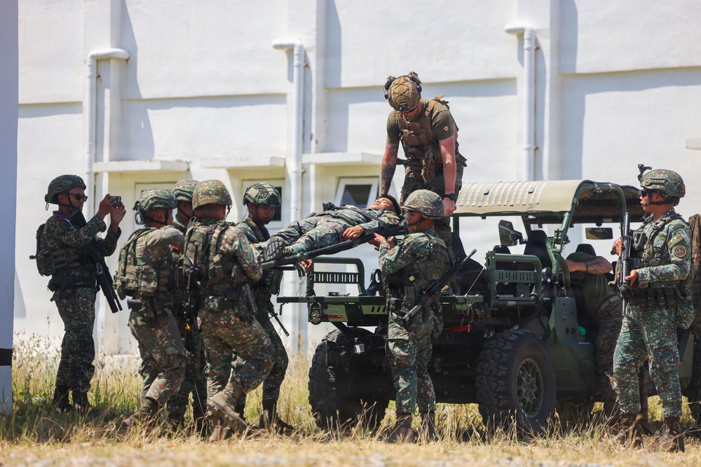 Balikatan 2026: 3rd LCT, Philippine Marines exchange life-saving skills