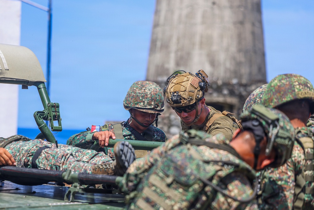 Balikatan 2026: 3rd LCT, Philippine Marines exchange life-saving skills