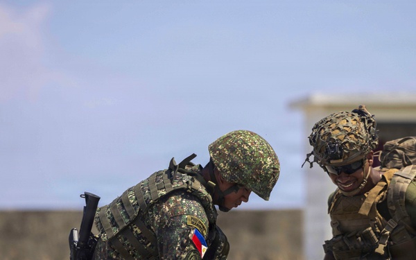 Balikatan 2026: 3rd LCT, Philippine Marines exchange life-saving skills