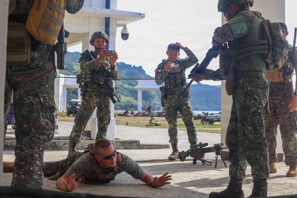 Balikatan 2026: U.S., Philippine Marines exchange close quarters battle tactics