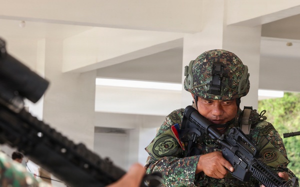 Balikatan 2026: U.S., Philippine Marines exchange close quarters battle tactics