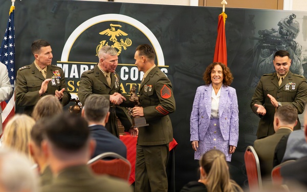 The Commandant, Gen. Eric M. Smith attends the Annual TECOM Awards Dinner