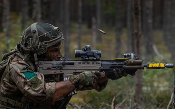 2nd Cavalry Regiment, U.K. Parachute Regiment conduct training operations during Project Flytrap