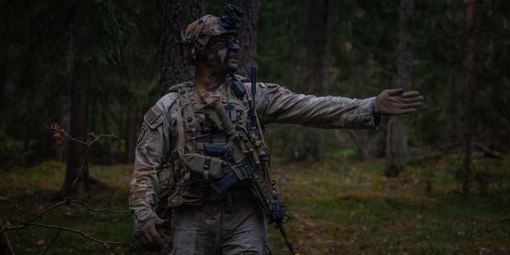 2nd Cavalry Regiment, U.K. Parachute Regiment conduct training operations during Project Flytrap