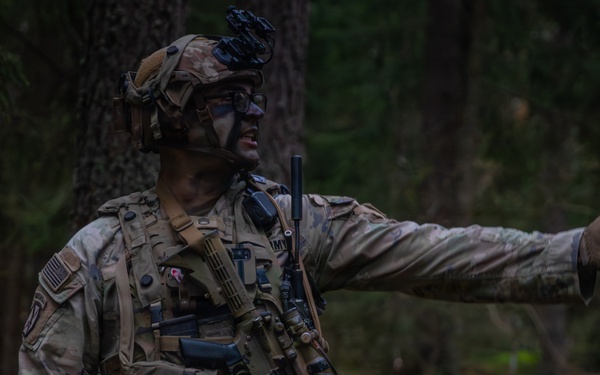 2nd Cavalry Regiment, U.K. Parachute Regiment conduct training operations during Project Flytrap