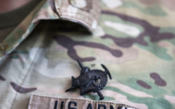 U.S. Army Mountain Warfare School pins new Mountaineer Device