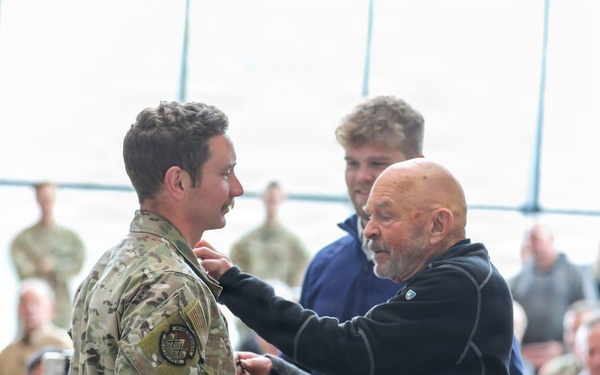 U.S. Army Mountain Warfare School pins new Mountaineer Device