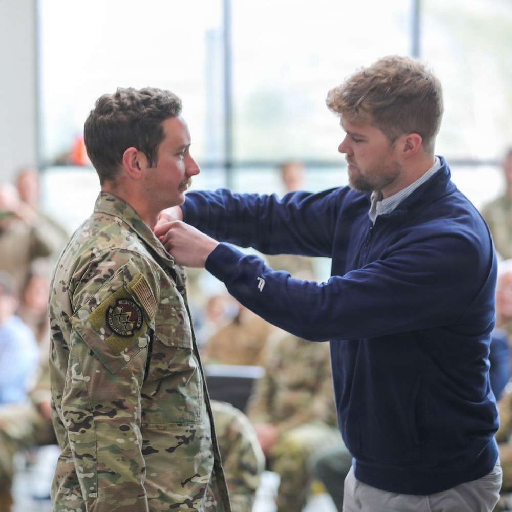 U.S. Army Mountain Warfare School pins new Mountaineer Device
