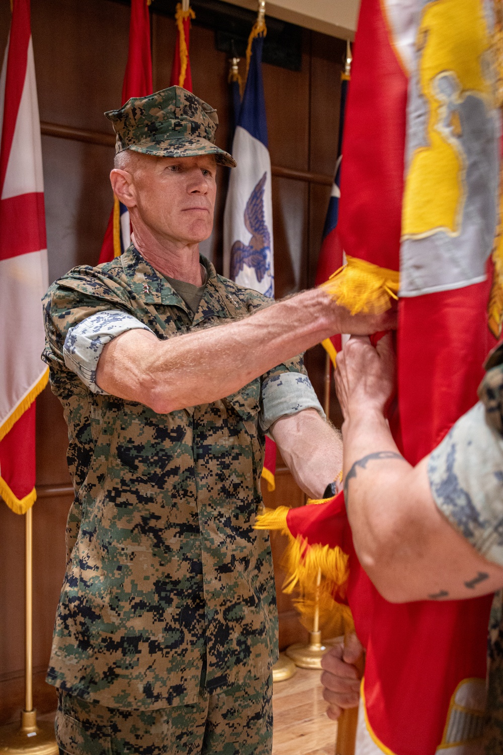 Maj. Gen. Jarrard Relinquishes Command of 4th Marine Division to Maj. Gen. Adams