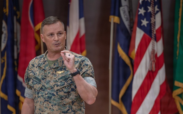 Maj. Gen. Jarrard Relinquishes Command of 4th Marine Division to Maj. Gen. Adams