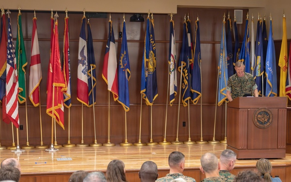 Maj. Gen. Jarrard Relinquishes Command of 4th Marine Division to Maj. Gen. Adams