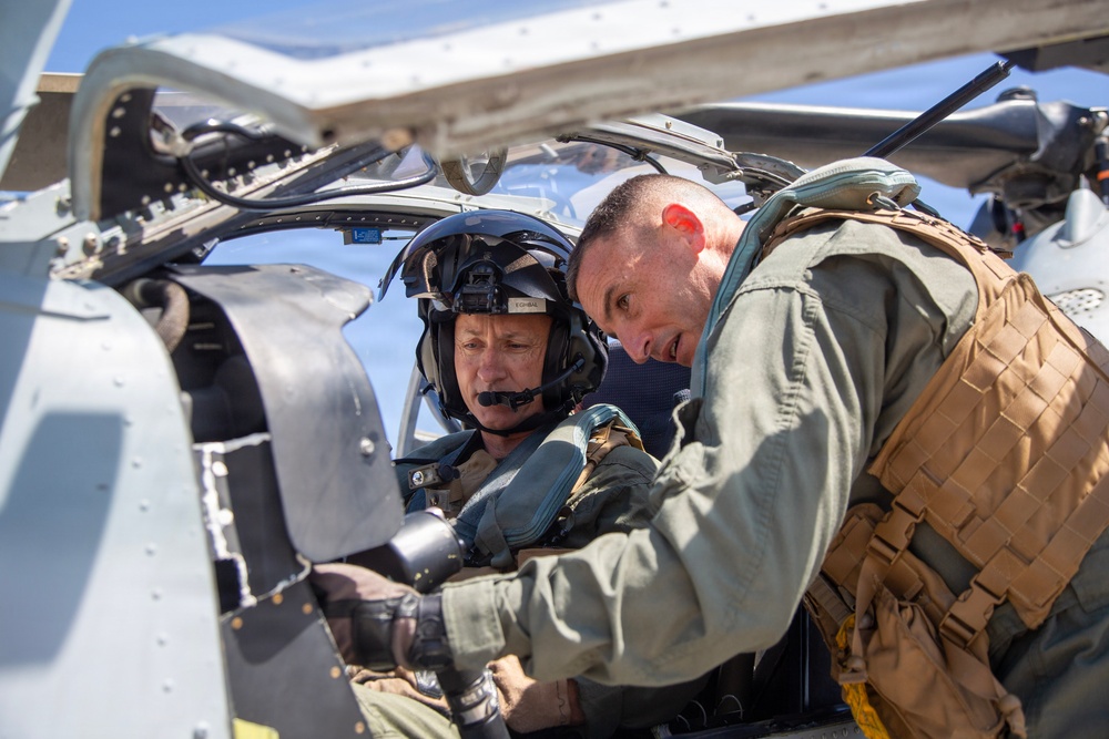 Maj. Gen. Brodie Flies with HMLA-169