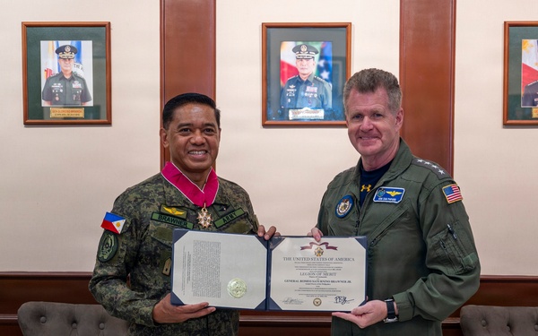 USINDOPACOM Strengthens Alliance, Regional Cooperation During Philippines Visit