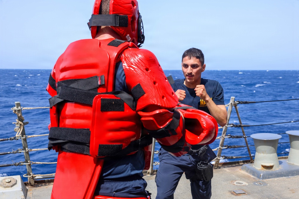 USS Thomas Hudner (DDG 116) Holds SERF-B Course