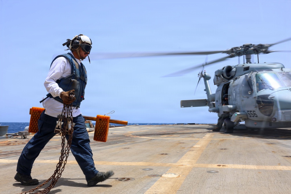 USS Thomas Hudner (DDG 116) Conducts Flight Operations