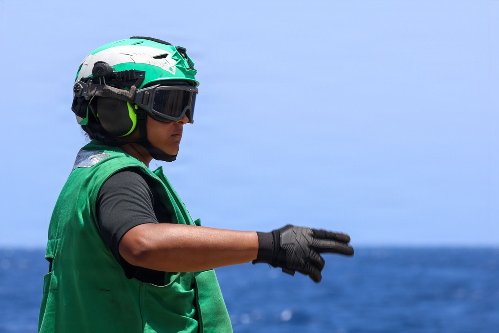 USS Thomas Hudner (DDG 116) Conducts Flight Operations