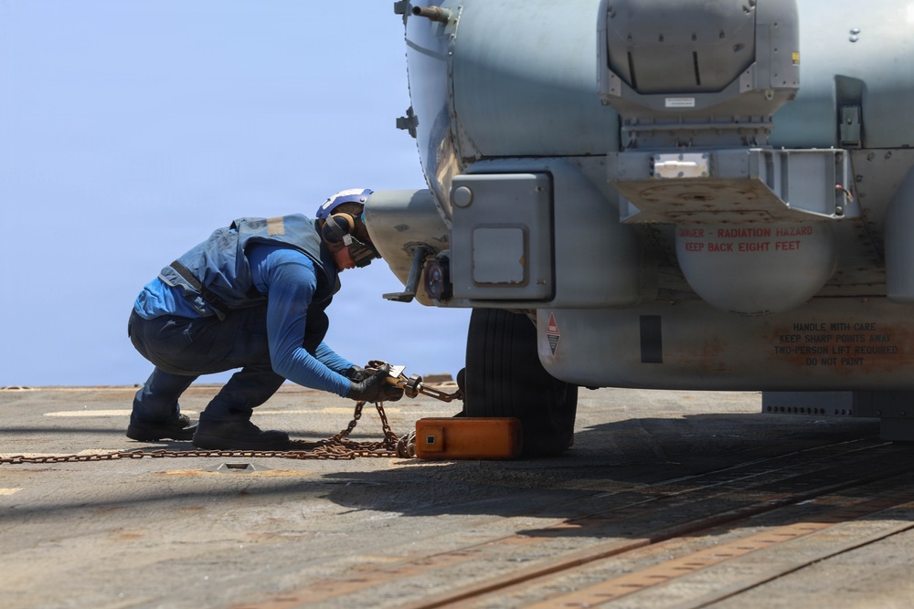 USS Thomas Hudner (DDG 116) Conducts Flight Operations