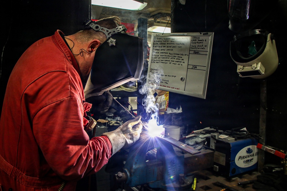 Frank E. Petersen Jr. Sailors Conduct Maintenance