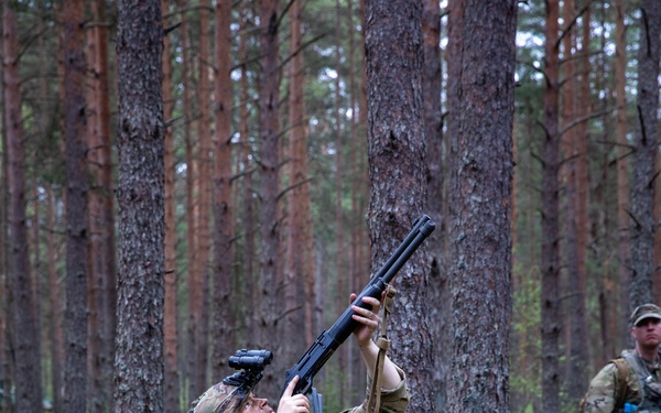 2nd Cavalry Regiment, U.K. Parachute Regiment conduct training operations during Project Flytrap