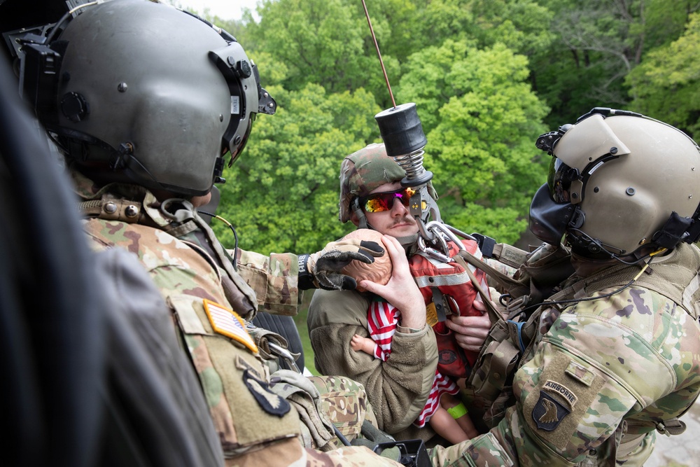 101st Aviation Regiment Conducts MEDEVAC Training