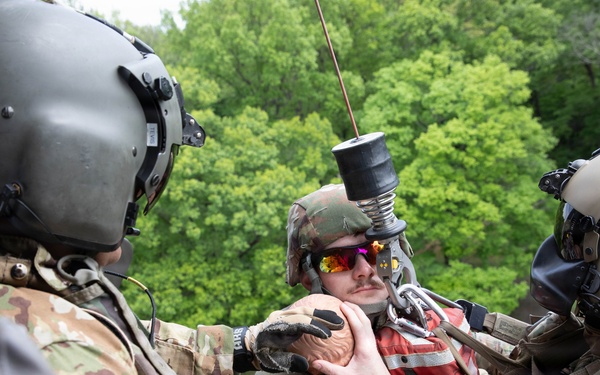 101st Aviation Regiment Conducts MEDEVAC Training