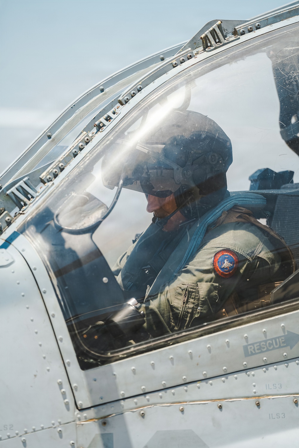 Maj. Gen. Brodie Flies with HMLA-169