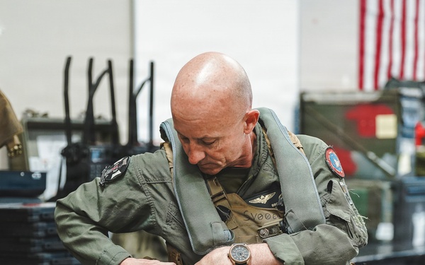 Maj. Gen. Brodie Flies with HMLA-169