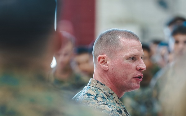 Maj. Gen. Brodie Flies with HMLA-169