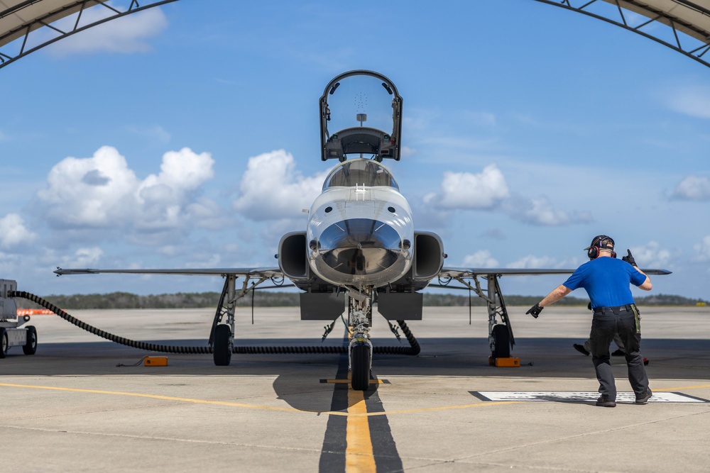 VMFT-402 Conducts Inaugural Flight at MCAS Beaufort