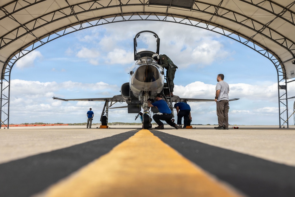 VMFT-402 Conducts Inaugural Flight at MCAS Beaufort
