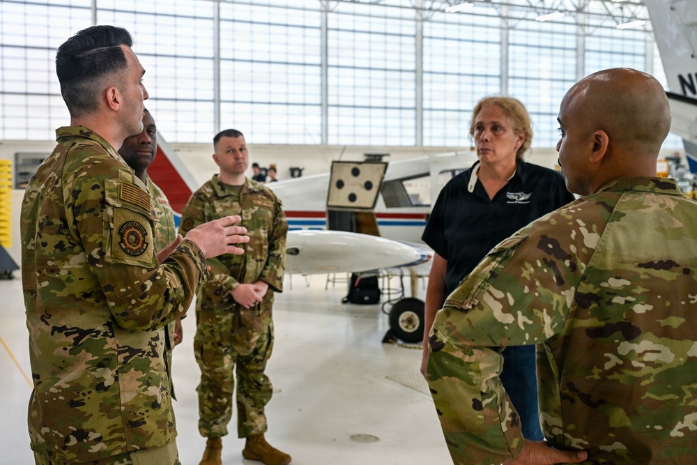 AFRC and AFR Recruiters share Reserve Advantages with Aircraft Maintainers