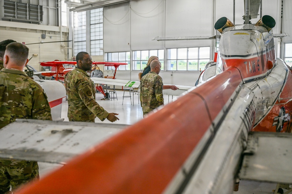 AFRC and AFR Recruiters share Reserve Advantages with Aircraft Maintainers
