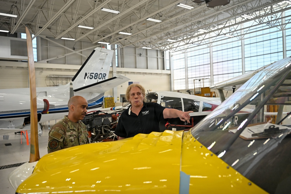 AFRC and AFR Recruiters share Reserve Advantages with Aircraft Maintainers