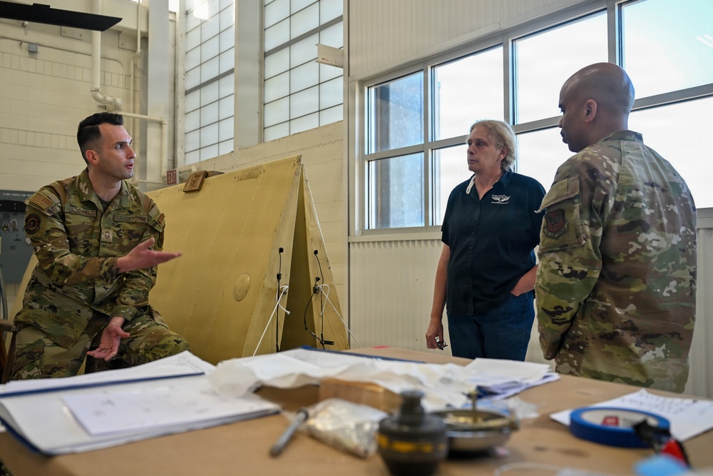 AFRC and AFR Recruiters share Reserve Advantages with Aircraft Maintainers