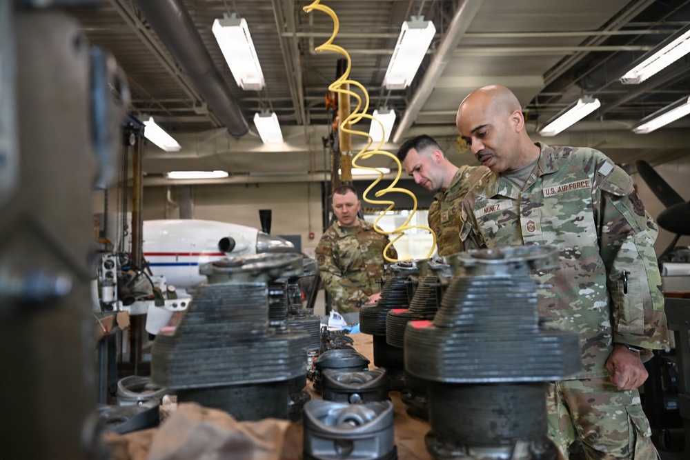 AFRC and AFR Recruiters share Reserve Advantages with Aircraft Maintainers