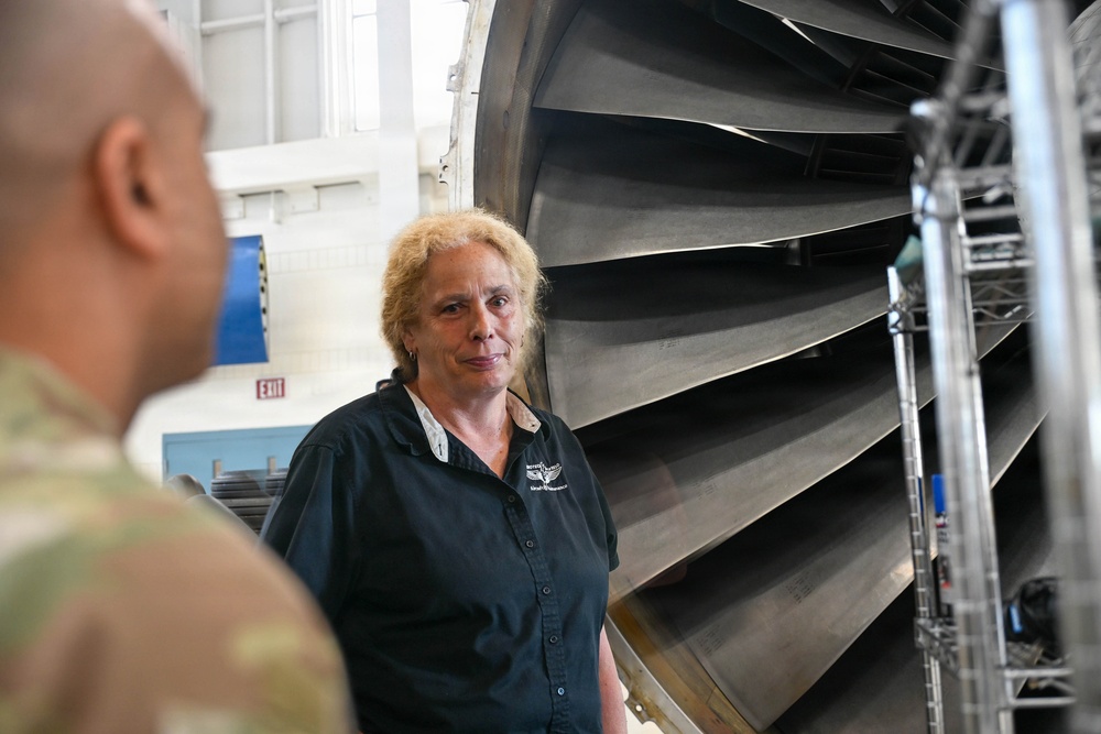 AFRC and AFR Recruiters share Reserve Advantages with Aircraft Maintainers