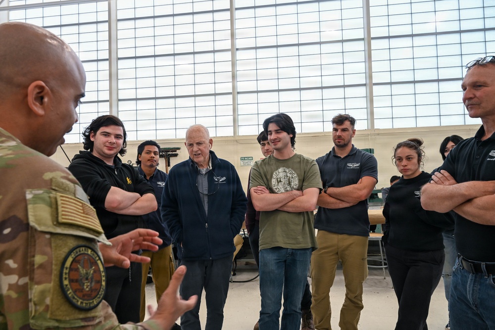 AFRC and AFR Recruiters share Reserve Advantages with Aircraft Maintainers