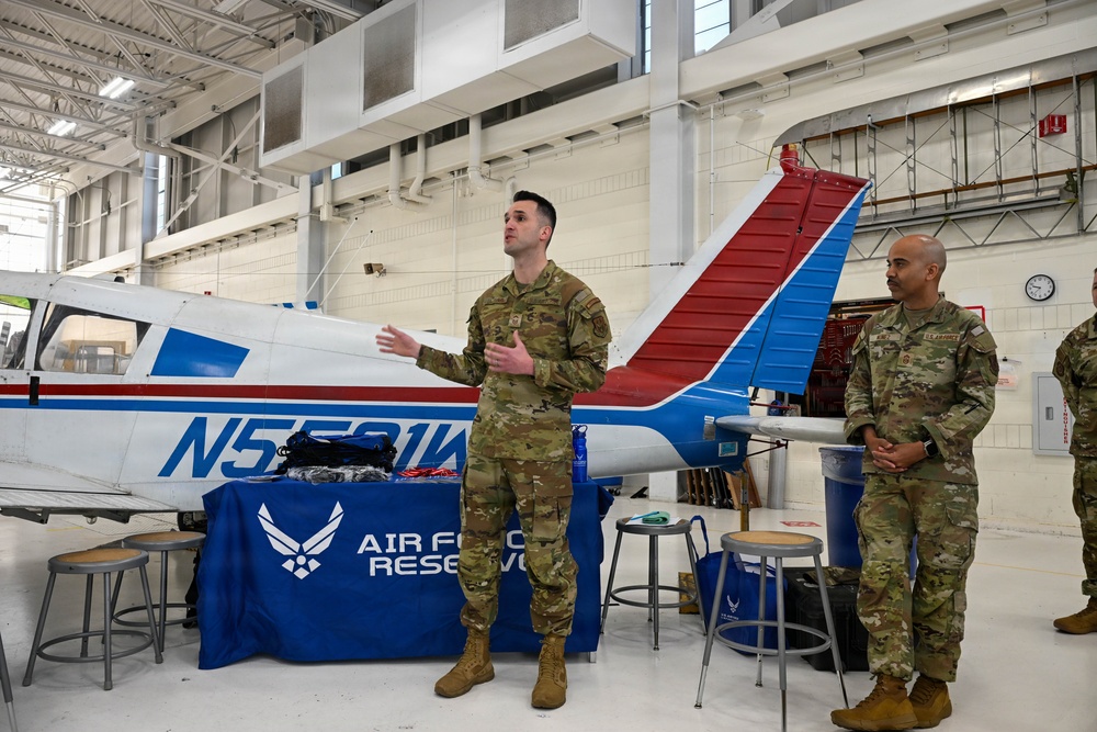 AFRC and AFR Recruiters share Reserve Advantages with Aircraft Maintainers