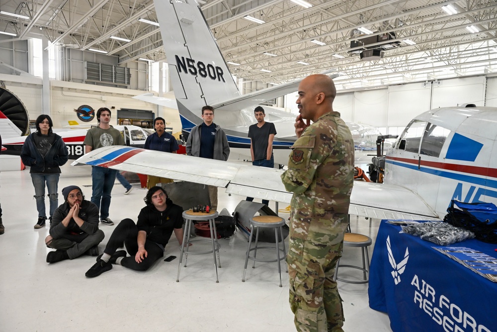 AFRC and AFR Recruiters share Reserve Advantages with Aircraft Maintainers