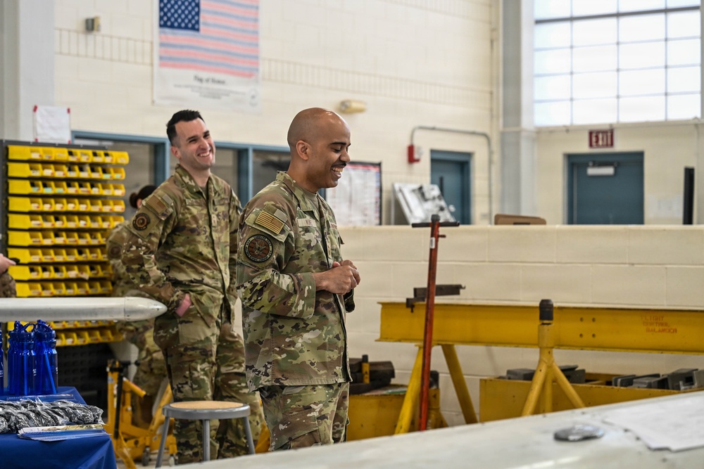 AFRC and AFR Recruiters share Reserve Advantages with Aircraft Maintainers