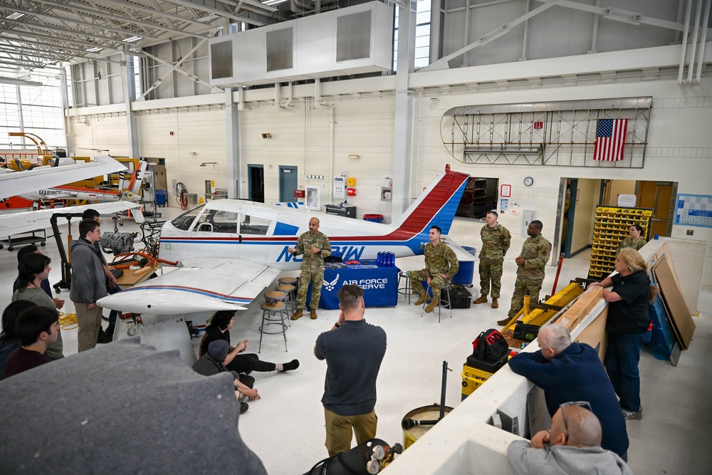 AFRC and AFR Recruiters share Reserve Advantages with Aircraft Maintainers