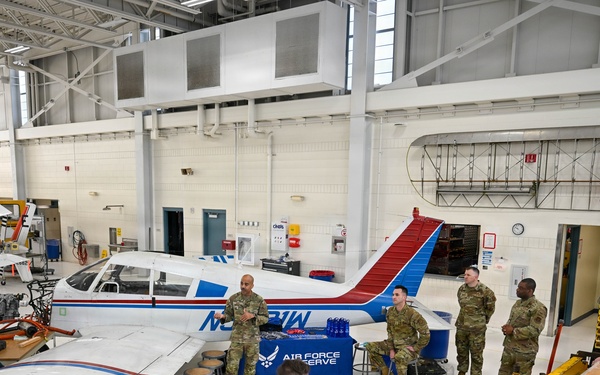 AFRC and AFR Recruiters share Reserve Advantages with Aircraft Maintainers