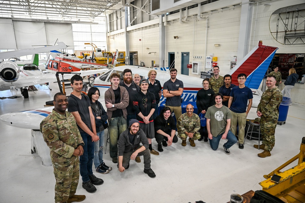 AFRC and AFR Recruiters share Reserve Advantages with Aircraft Maintainers