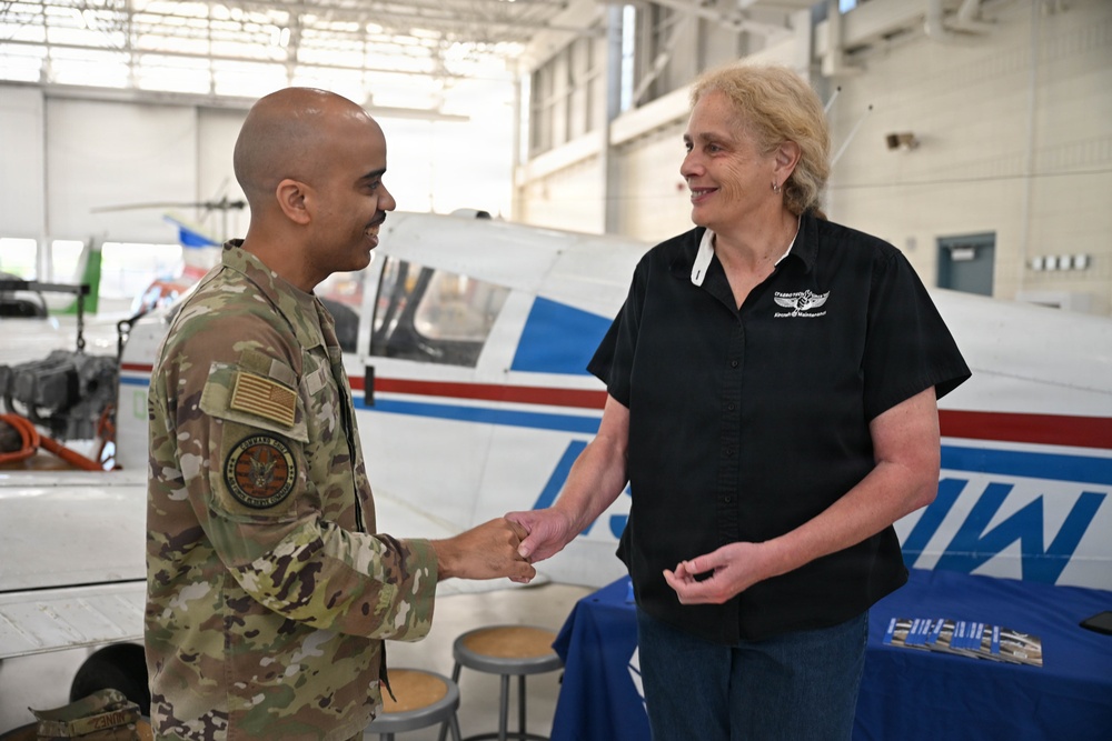 AFRC and AFR Recruiters share Reserve Advantages with Aircraft Maintainers