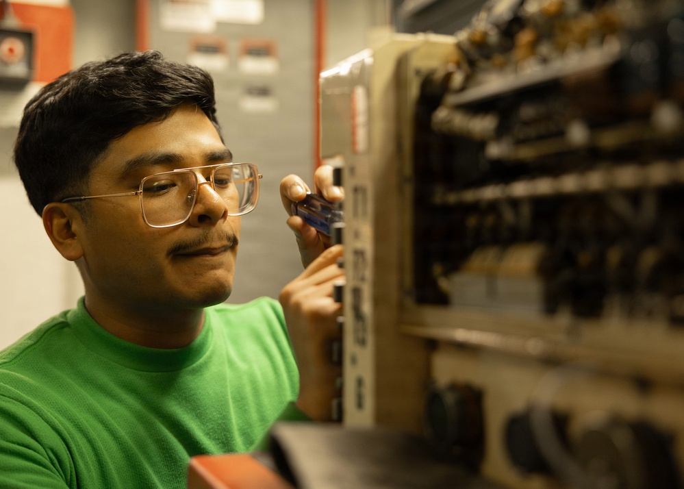 General Maintenance aboard USS George H.W. Bush (CVN 77)